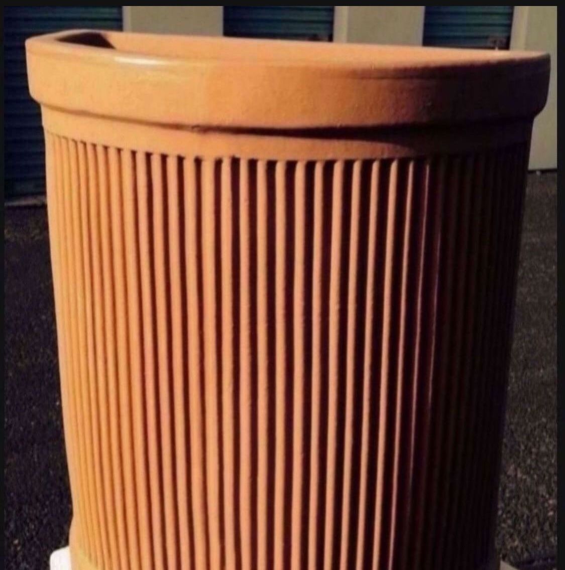 Euro3Plast Tall wall pot mod 2089R H22xW19xD11 inch Lbs 13