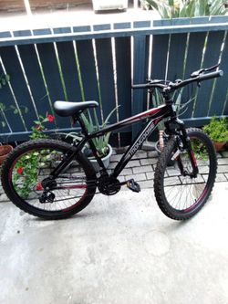 Mongoose 3 speed/7 speed Mountain Bike Black/Red. Hardly used pretty much brand new.