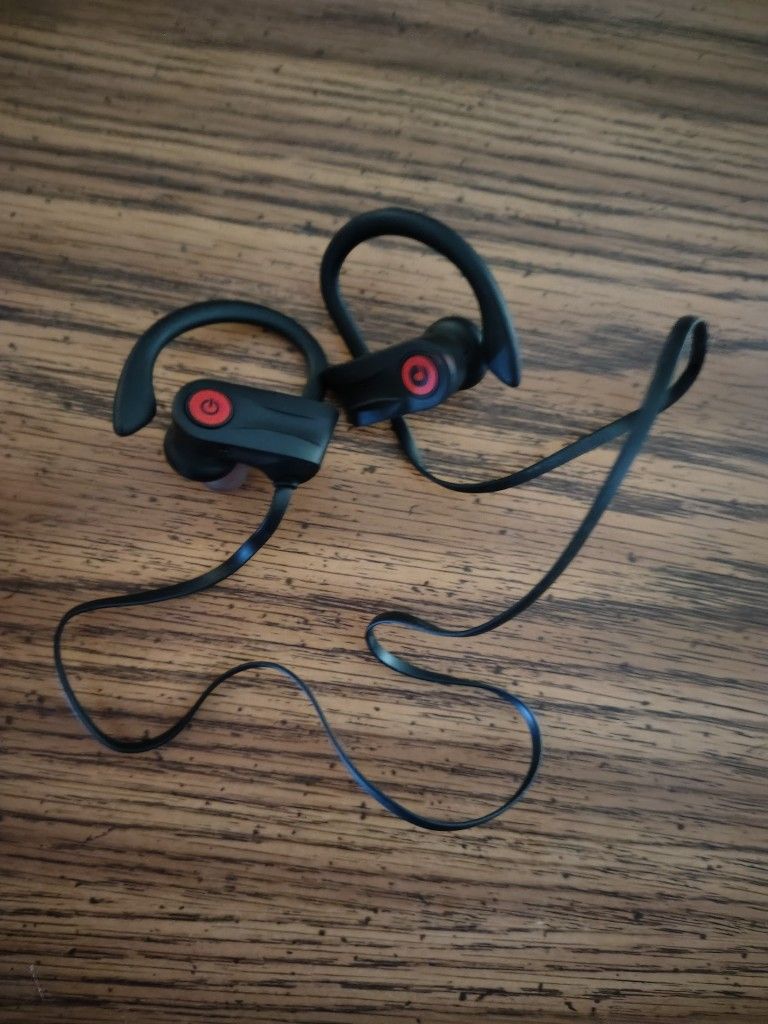 Bluetooth Wireless Earbuds With Traveling Case