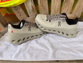 Qc running shoes
