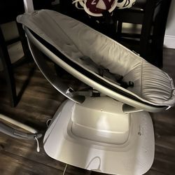 4 Moms Mamaroo Swing 