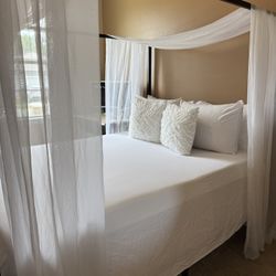 Modern Black Canopy Bed- Sleek And Luxurious!