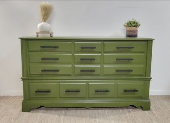 Vintage 8- Drawer French Provincial Dresser – Solid Maple
