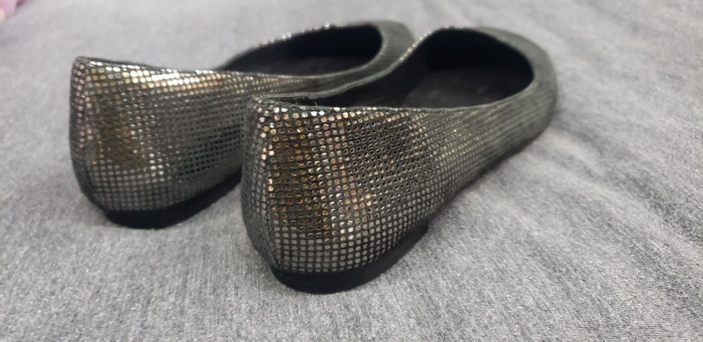 Taryn Rose Flats size 8