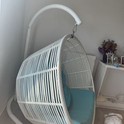 Swinging Chair For Inside/Outside