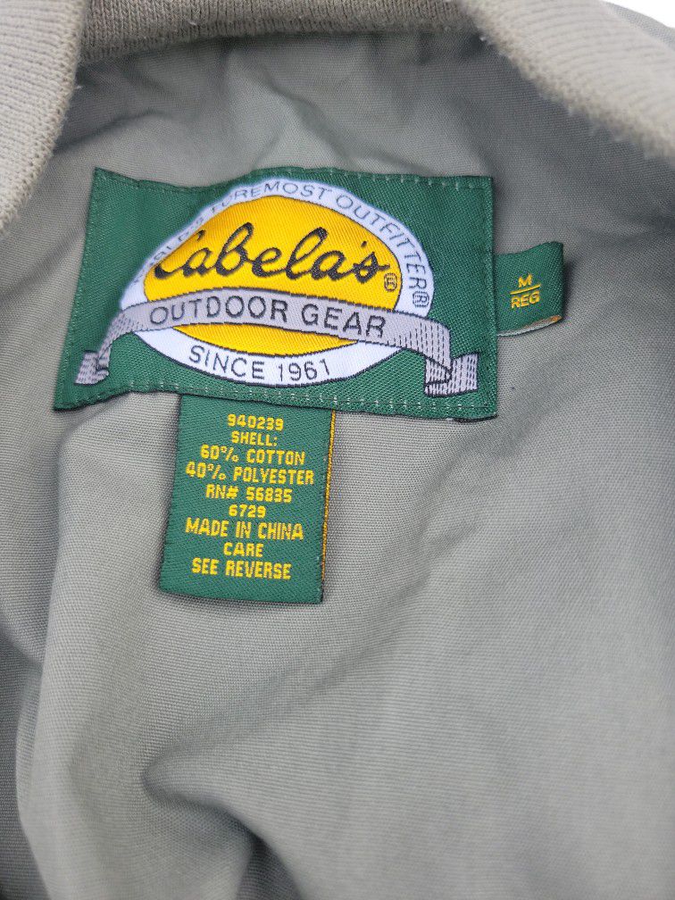 Cabelas Fishing Jacket Size Medium for Sale in Yalesville, CT - OfferUp