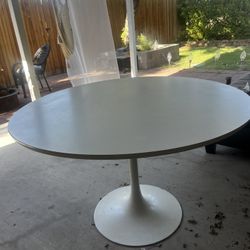 Sarinen Table 