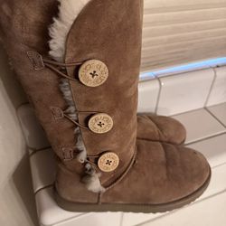 Bailey Button Ugg Boots Size 9