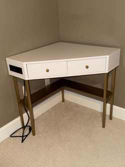 Corner desk