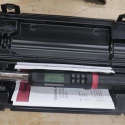 Snap-On 3/8” Red Electronic Digital Torque Wrench ATECH2FR100B 5-100 Ft Lbs used. tested. in a good working order. 