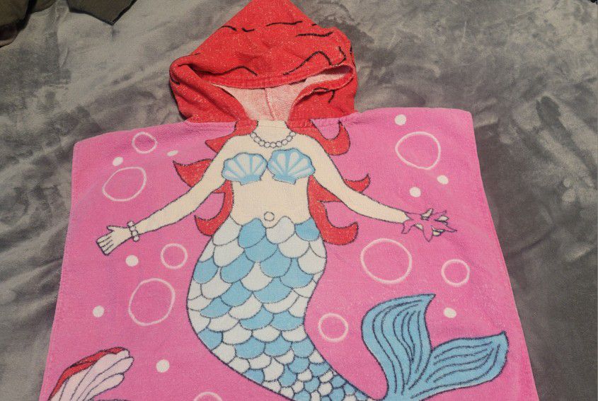 Little Girls Beach Towels/ Shower Towels Lot (2) Mermaid (1)Ballerina $10