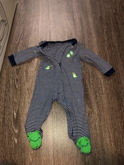 Baby boy frog 🐸 onesie