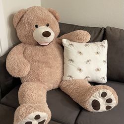 Giant Teddy Bear 