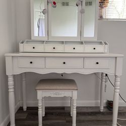 MAKEUP VANITY 