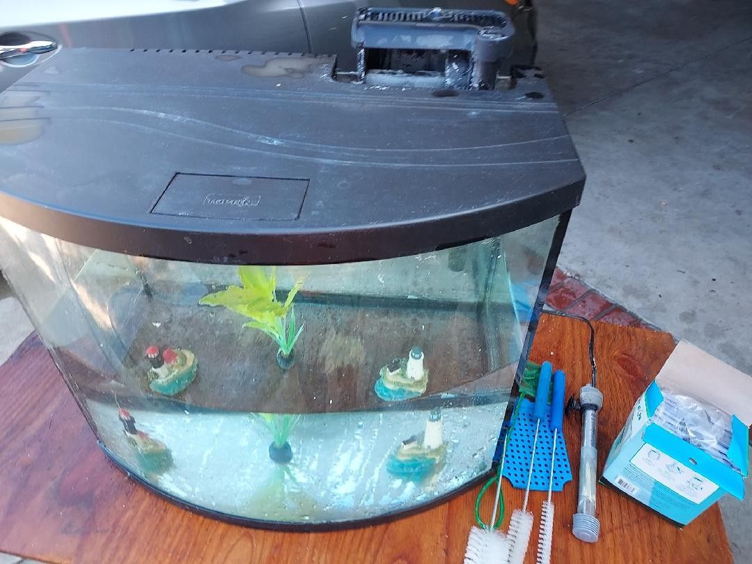 FISH TANKS WITH 6 NEW FILTERS