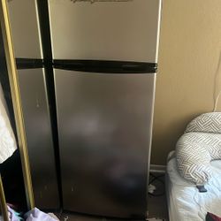 Mini Fridge With Freezer 