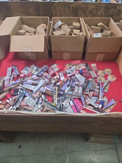 Makeup- approximately 120 to 150 or more per box..