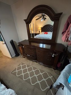 Bedroom, Queen size with full set