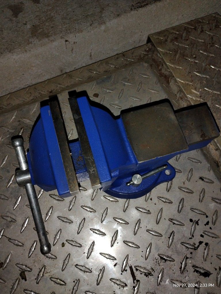 Bench Vise
