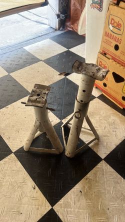 Jack stands