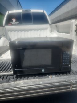 GE 950 W microwave brand new black