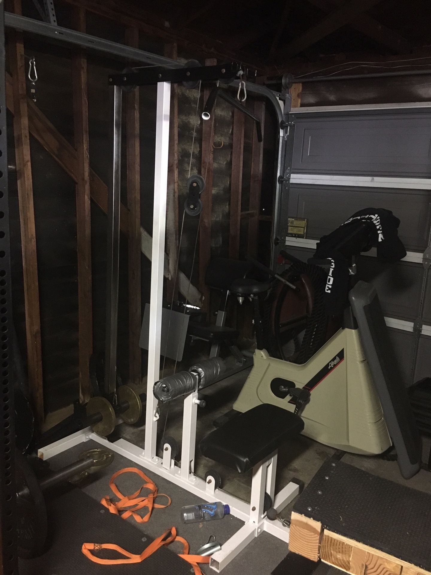 Lat pull down/ low row machine