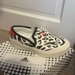Adidas 8.5M. 9.5W. BRAND NEW STELLA MCCARTNEY