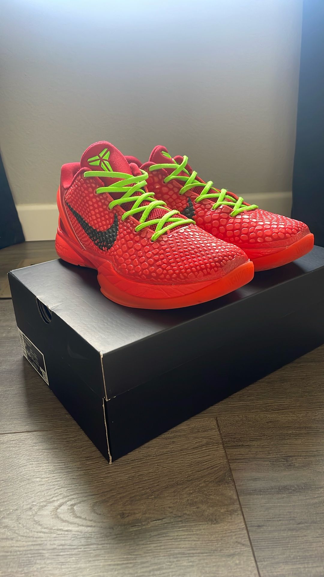 Kobe 6 Reversed Grinches (Size 9)