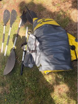 INTEX 2 seater kayak- NEEDS REPAIR