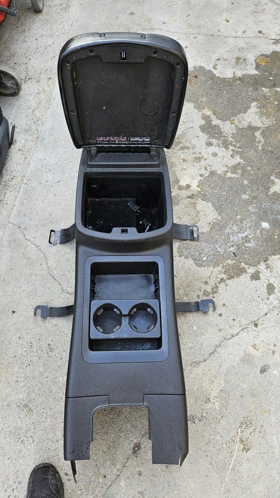 Gm Center Console Available 250$