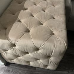 Large Ottoman 2 Chairs And 32 In Vizio Smart Tv