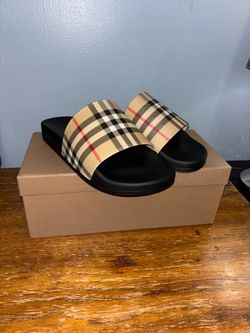 Burberrry slide’s beige