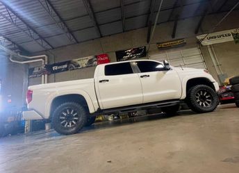 This week. Sale. 2.5” leveling kit with installation.