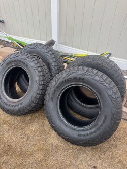 35X12.50R-17 American RoadStar
