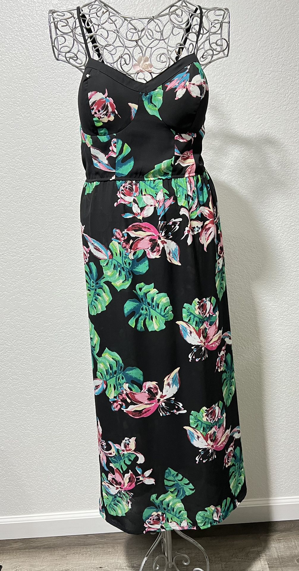 Xhilaration Maxi Dress size XL ™ Hawaiian Print Maxi Dress