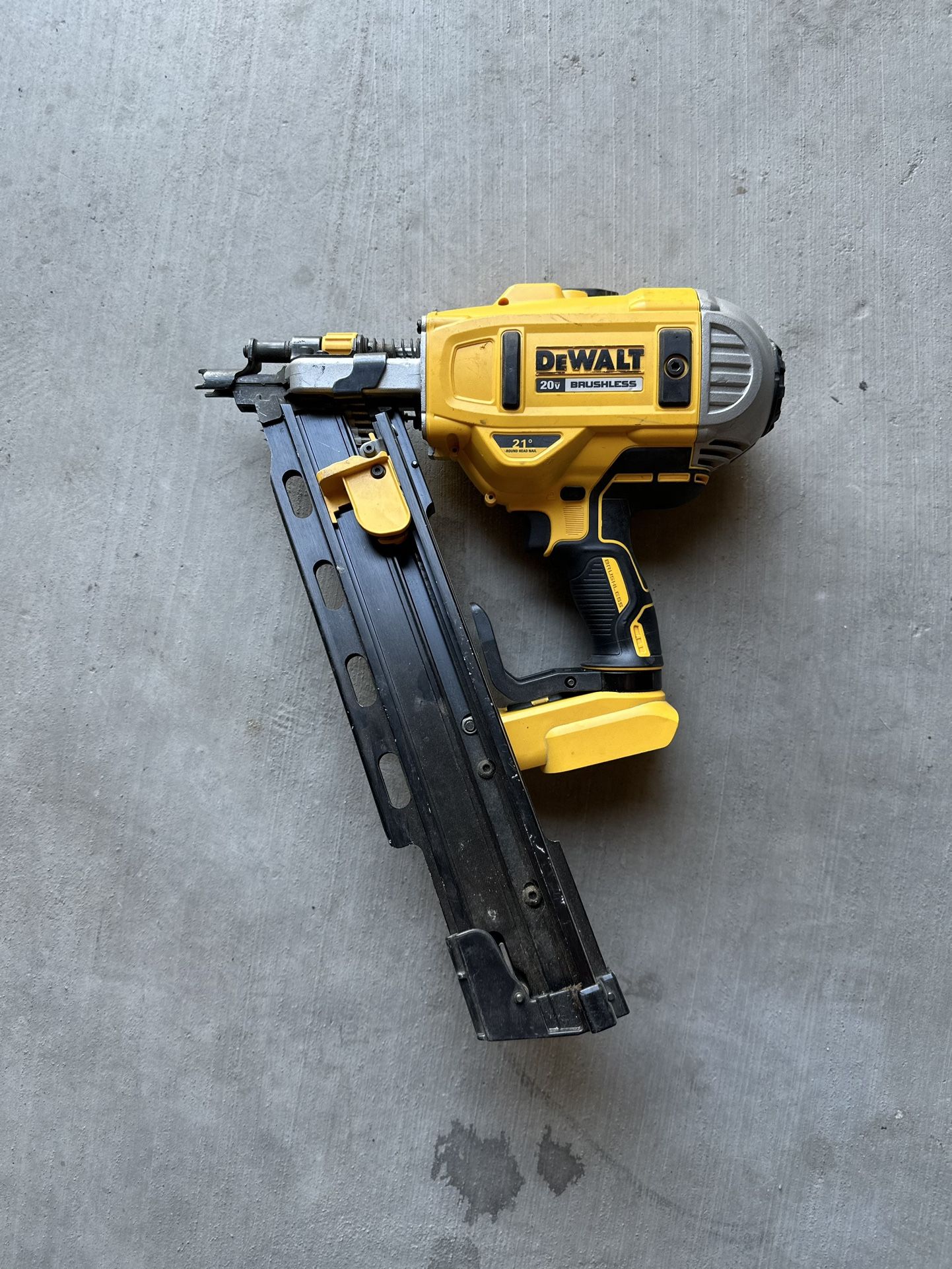 Dewalt Framing Nail Gun 20v DCN21PLB for Sale in Phoenix, AZ OfferUp