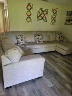 Sectional sofa in excellent condition