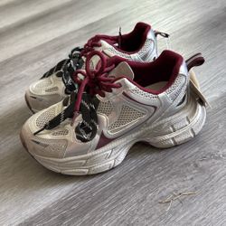 Woman’s Shoes
