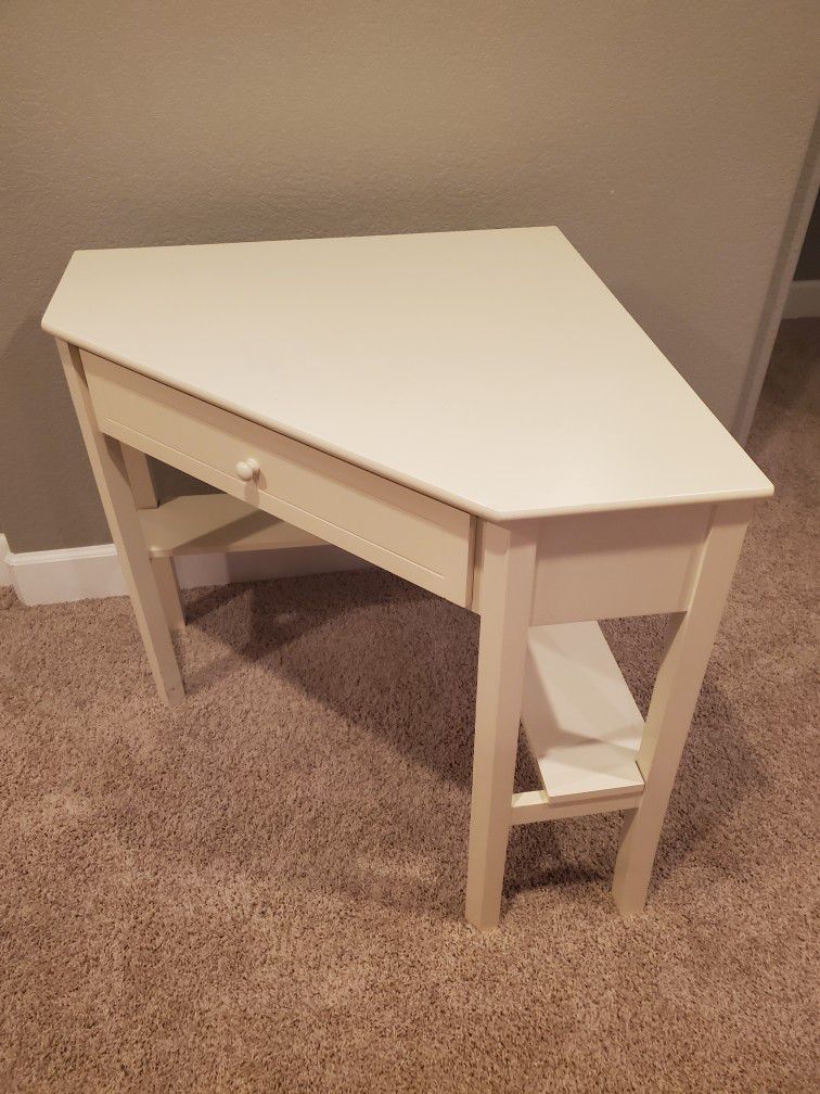 White Small Corner Desk 