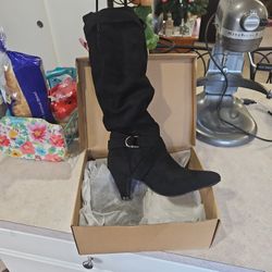 Womens 8.5 Black Suade Boots. NIB
