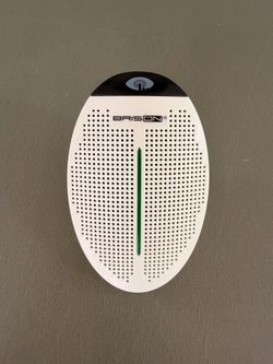 Pest repeller plug in