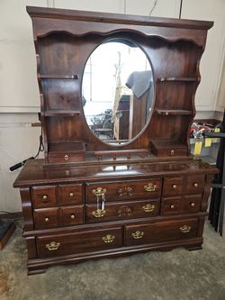 Dresser With Mirror 