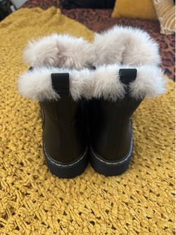 Women’s size 8 fur boots