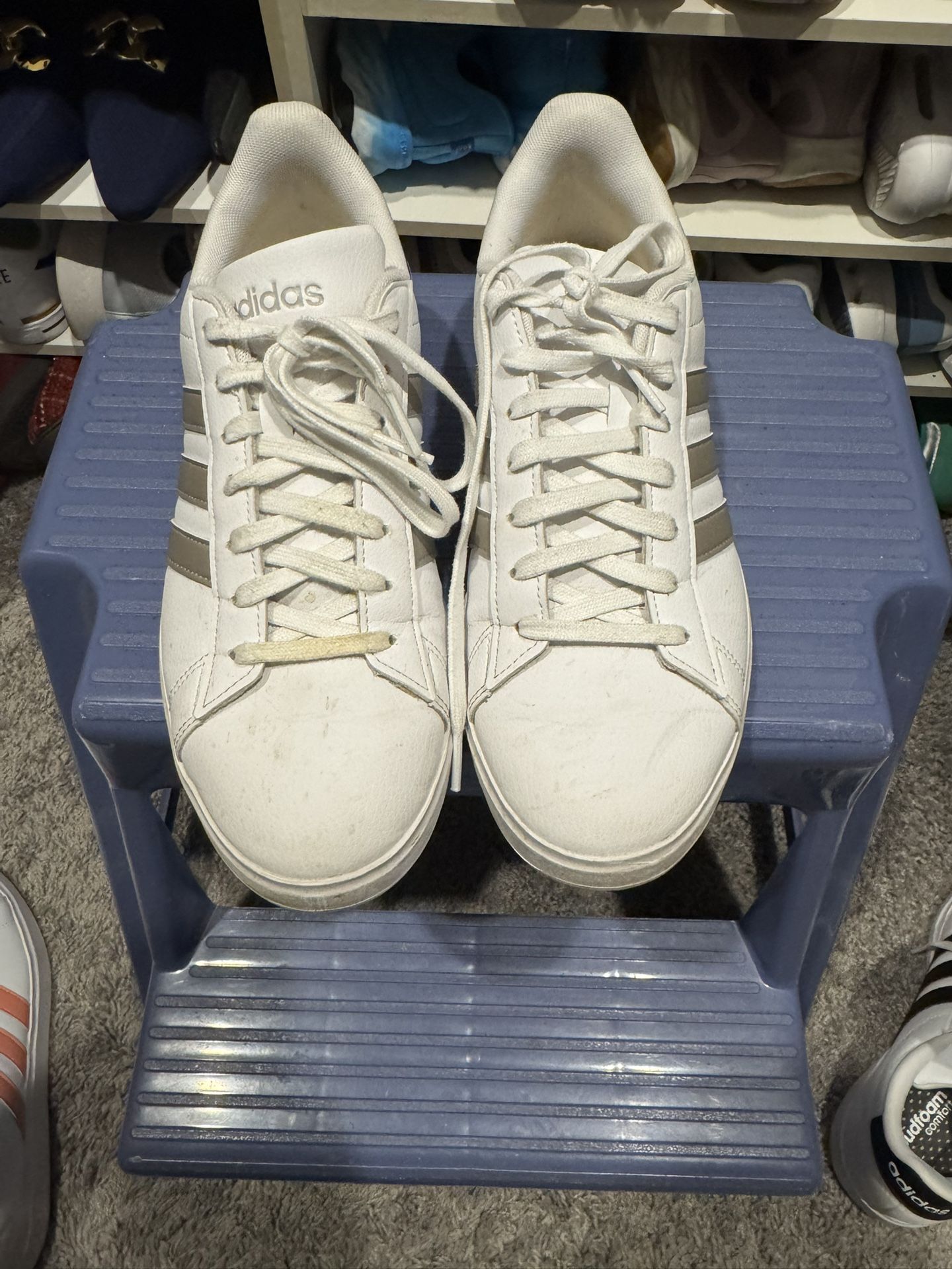 Size 10 Women’s Sneakers