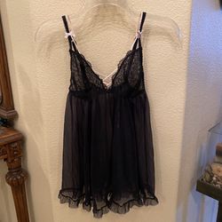 New!! VICTORIA’S SECRET Black Lace Sheer Slip Size Small