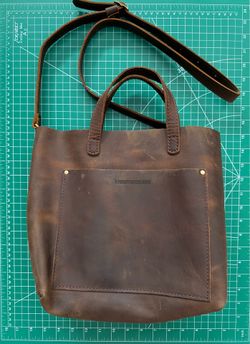 Portland Leather Goods Medium Crossbody Tote | Canyon/Classic (Retired Color) | Full-Grain Leather |
