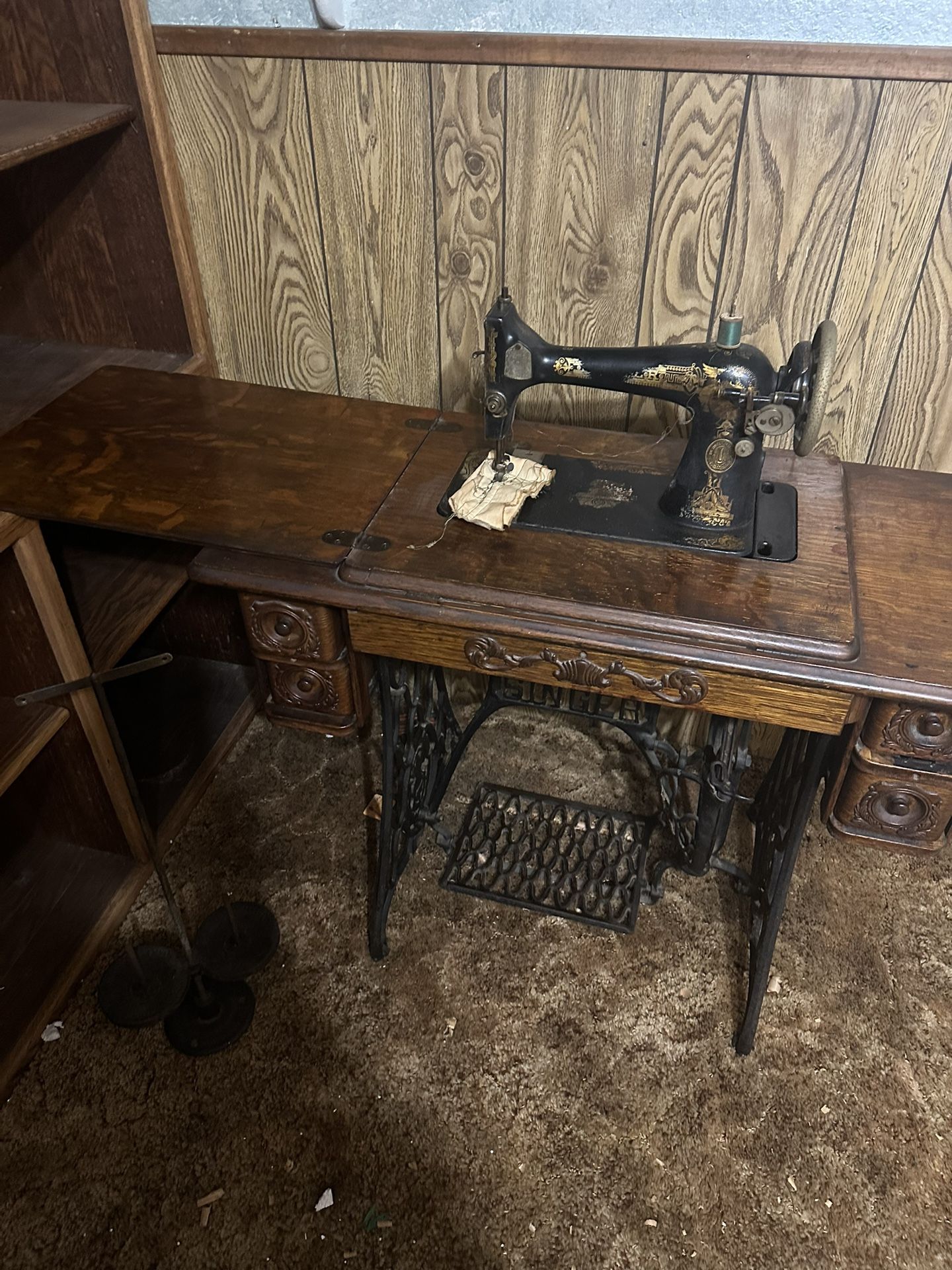 Antique Singer Sewing Machine 1911
