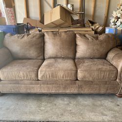 Larkinhurst 3-seat Sofa And Manual Recliner 