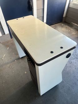 Nail table
