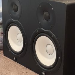 Yamaha HS8 Studio Monitors (Pair) + Auralex MoPAD-XL Isolation Pads – Excellent Condition